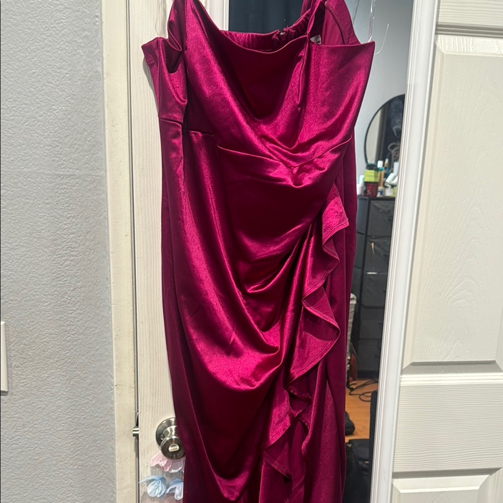 Elegant Burgundy Evening Dress